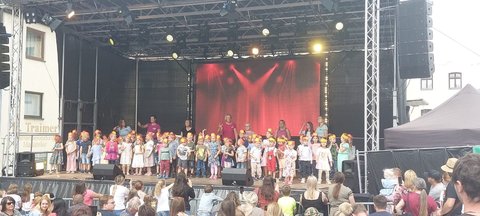 Begeisterten nicht nur ihre Mamas und Papas: die Mädchen und Buben des Kindergartens St. Josef 