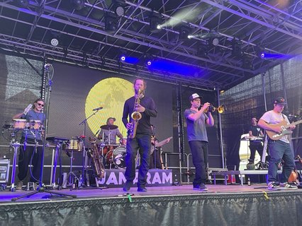 Zum Abschluss des langen Bürgerfest-Wochenendes gibt’s noch ein echtes musikalisches Highlight auf der Hauptbühne: Jamaram sorgt für besten bayerischen Reggae-Sound - ein mehr als würdiger Abschluss!