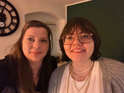Andrea und Friederike sagen Tschüss.
