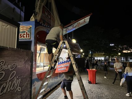 So langsam wird abgebaut. Die letzte halbe Stunde ist schon angebrochen. Das 40. Bürgerfest geht dem Ende entgegen.